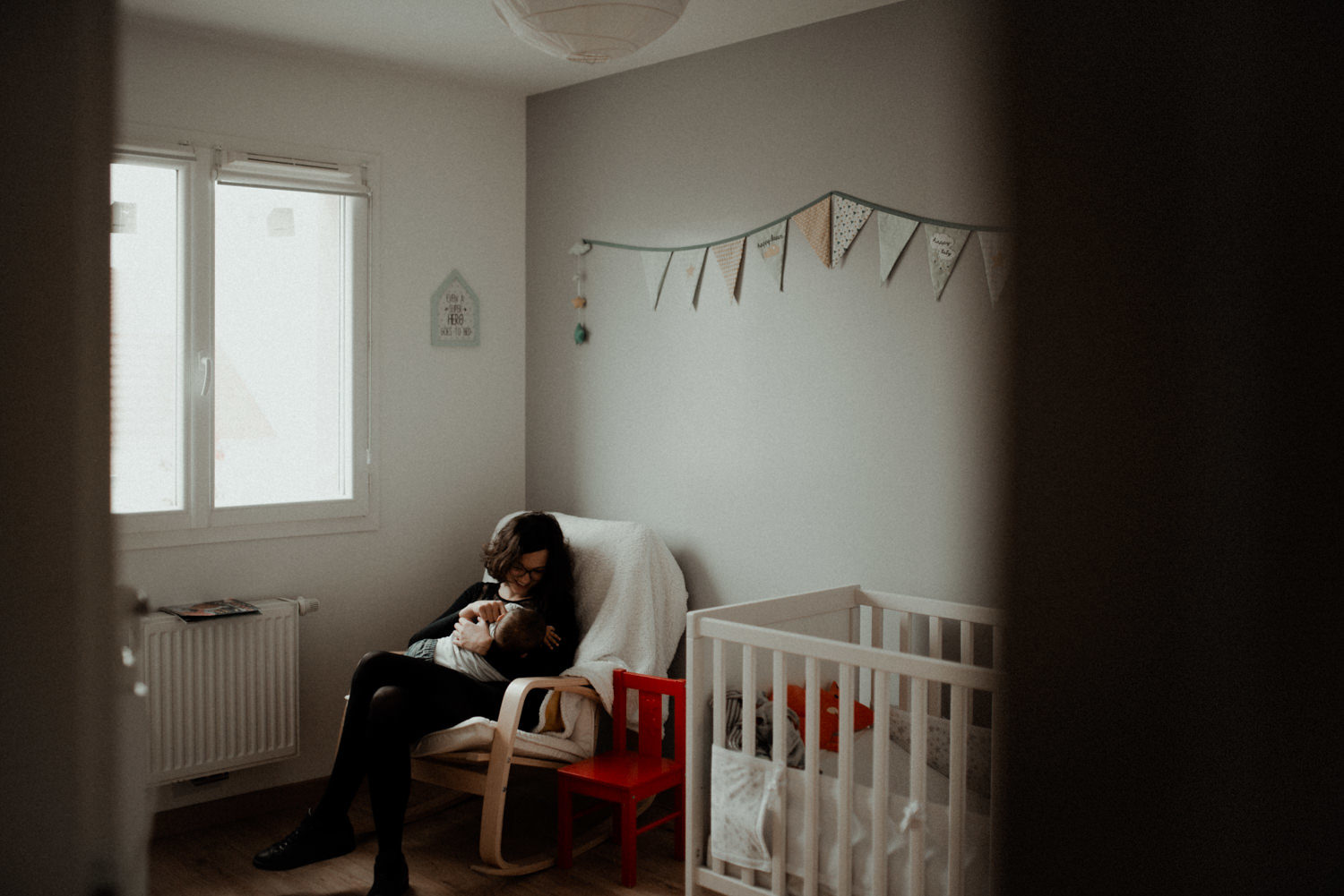Reportage photo famille seine et marne maman qui allaite son bébé