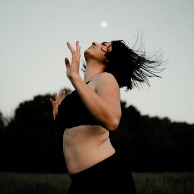 Portrait de femme danse lunaire, Hélène Halgand Photographe