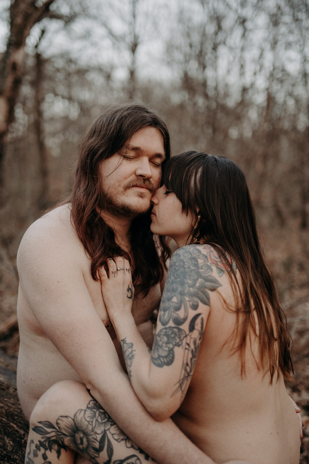Couple intimiste en foret Châteauroux Hélène Halgand Photographe