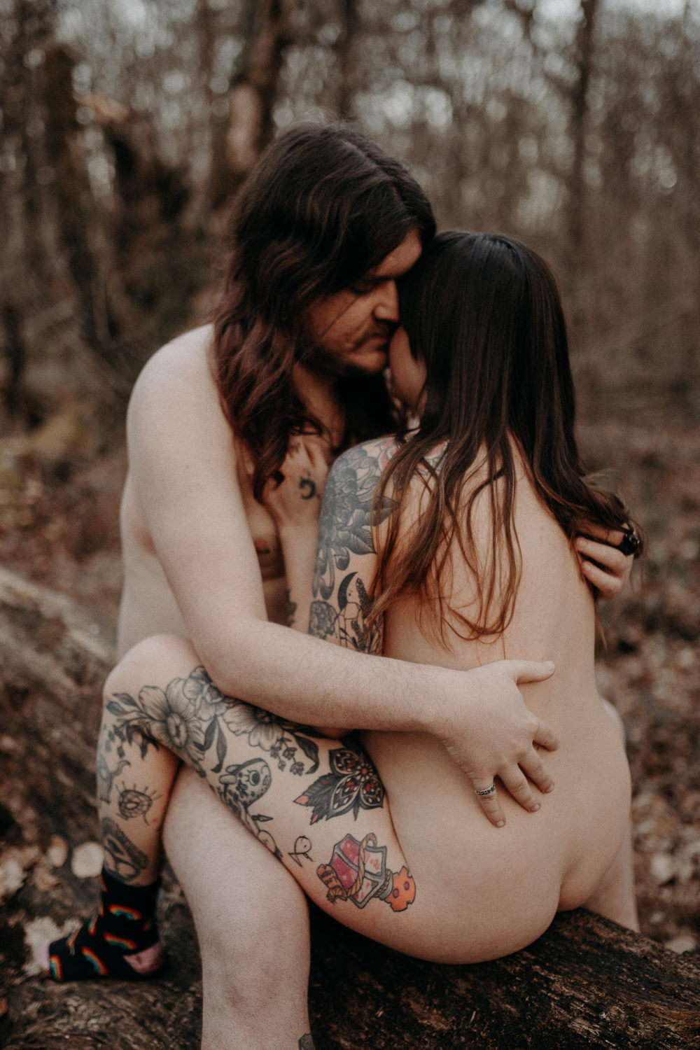 Couple intimiste en foret chateauroux Hélène Halgand Photographe